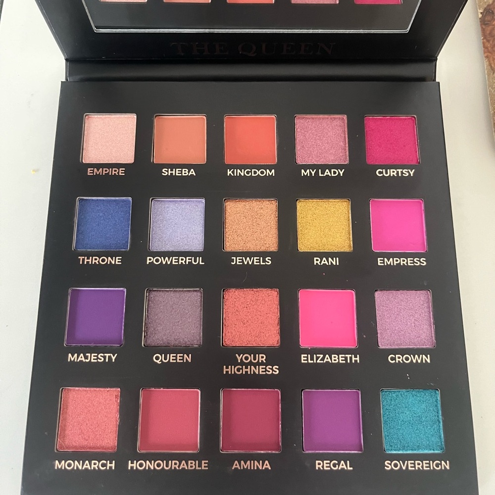 Eloise Beauty The Queen Eyeshadow Palette